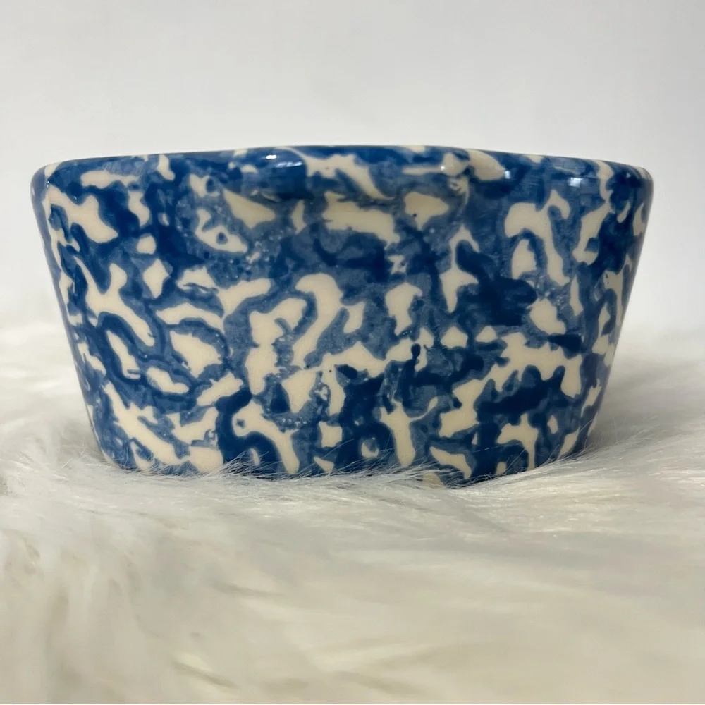 Gerald E. Henn Spongeware Small Casserole Dish Roseville Stoneware Blue Cream